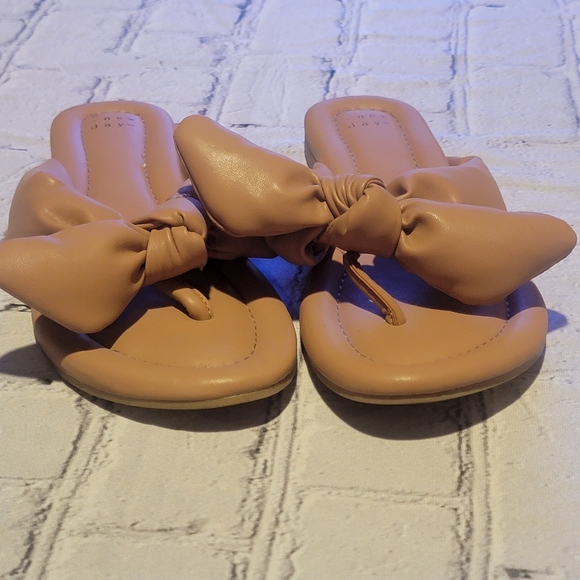 NWOT - A New Day Tan Puffy Sandals Sz 8.5 - Picture 7 of 8